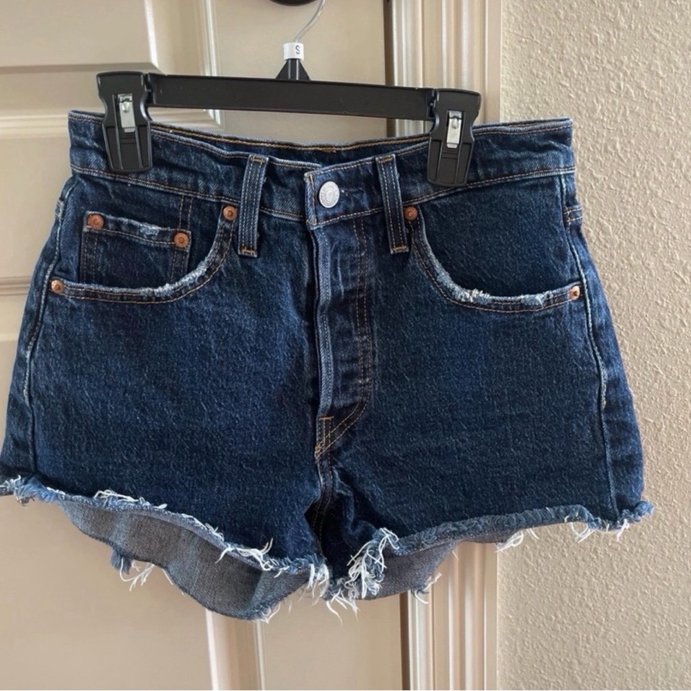 Levi’s premium Classic Dark Wash Denim Cutoff Shorts - Women size 25